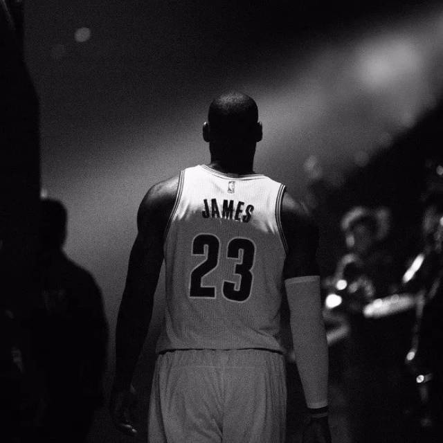 而非镜头前 而非镜头前